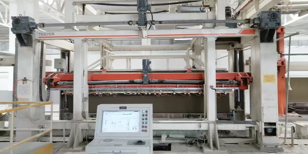 Chỉ mất 11 tháng từ khi ký hợp đồng đến khi sản xuất ra sản phẩm đầu tiên, đây là một trong những dây chuyền có thời gian triển khai ngắn nhất tại khu vực Trung Á.